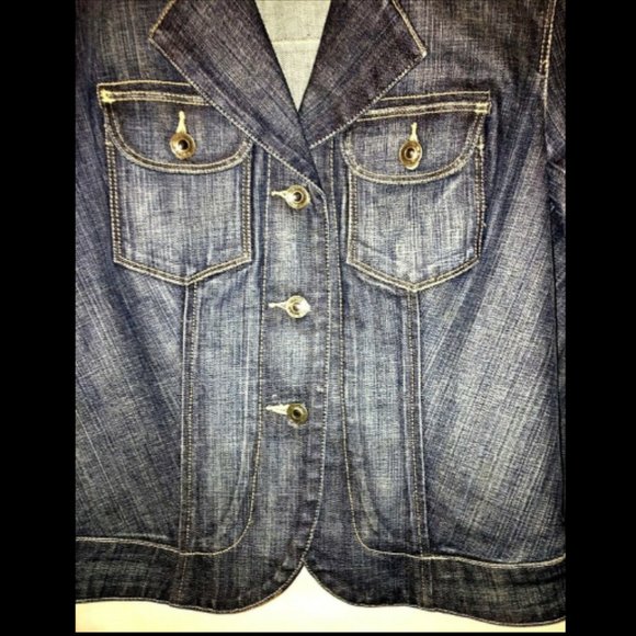 Talbots Denim Jean Jacket Sz 2P Stretch 3 Buttons Tailored Fit Tapered Waist - Picture 6 of 12